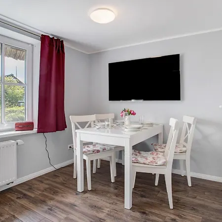 Reetferienhaus Luett Apartment Schaprode